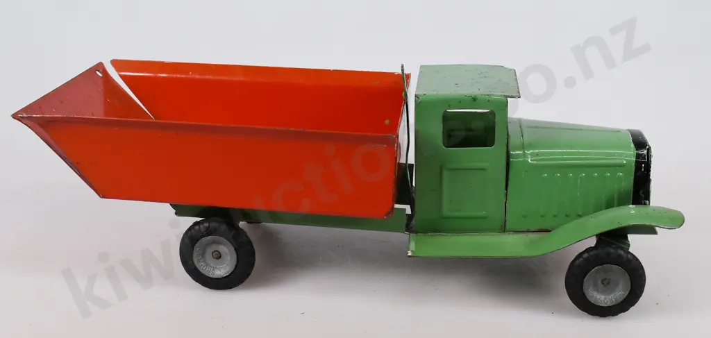 TRI-ANG 0 SERIES TIP TRUCK Image 1++