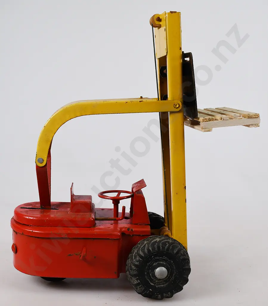 TRI-ANG FORKLIFT NUMBER 40799 Image 1++