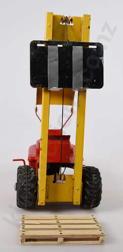 TRI-ANG FORKLIFT NUMBER 40799 Image 1++