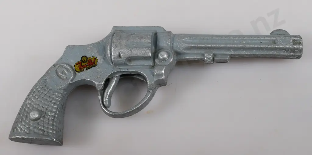 FUN HO REVOLVER, KIWI WATER PISTOL Image 1++