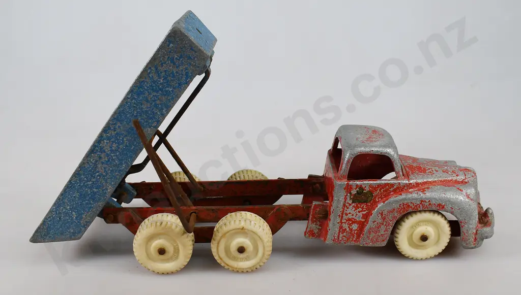 FUN HO LARGE TIP TRUCK Image 1++