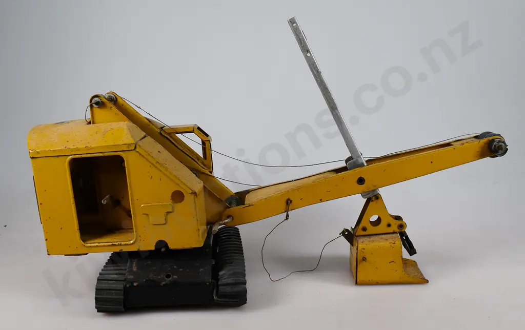 TRI-ANG EXCAVATOR MODEL 300 Image 1++