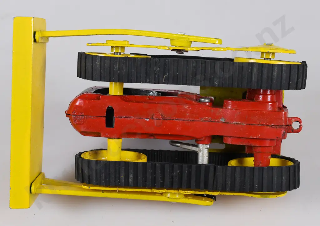 LINCOLN MAJOR MODEL CATERPILLAR TRACTOR WITH BLADE Image 1++