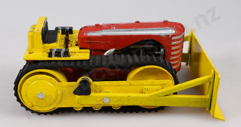 LINCOLN MAJOR MODEL CATERPILLAR TRACTOR WITH BLADE Image 1++