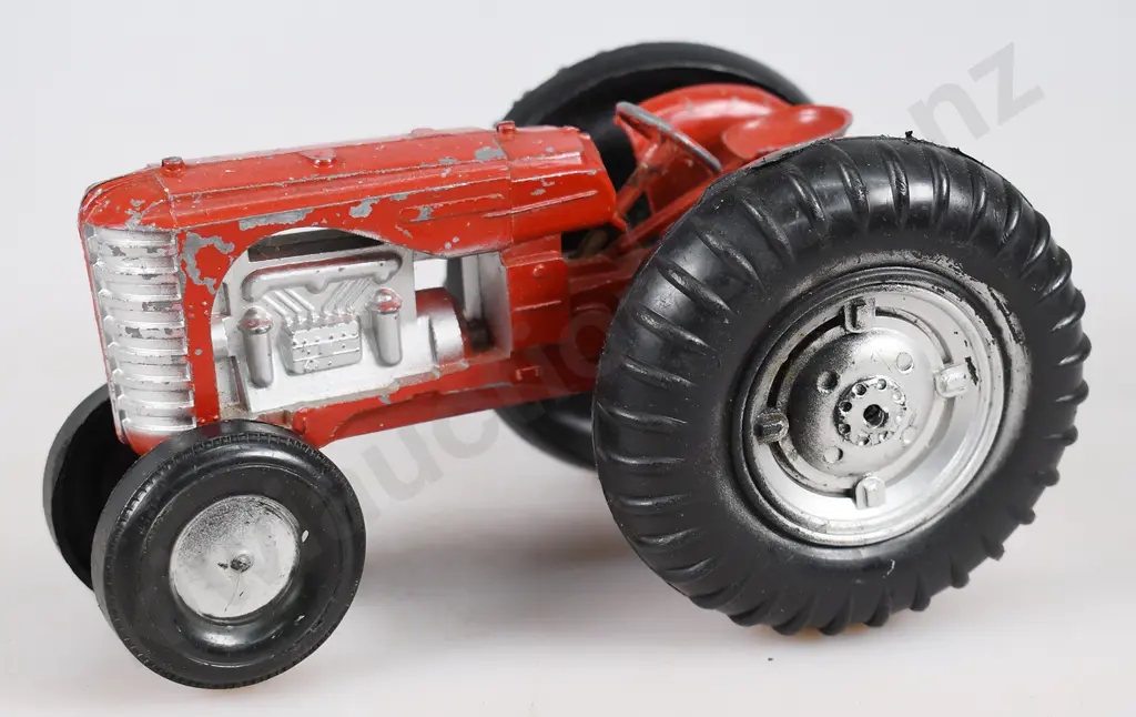LINCOLN MAJOR MODEL MASSEY HARRIS TRACTOR Image 1++