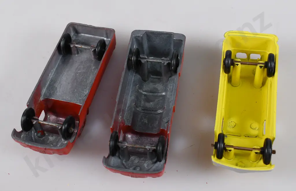 BRENTWARE MODEL CHEV PANEL VAN, AUSTIN TANKER, AUSTIN DRINKS TRUCK Image 1++