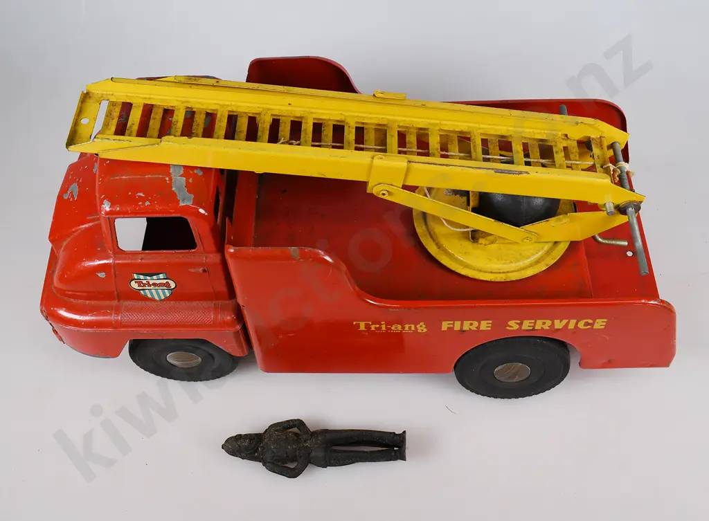 TRI-ANG THAMES TRADER FIRE ENGINE Image 1++