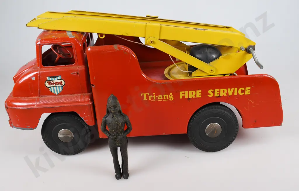TRI-ANG THAMES TRADER FIRE ENGINE Image 1++