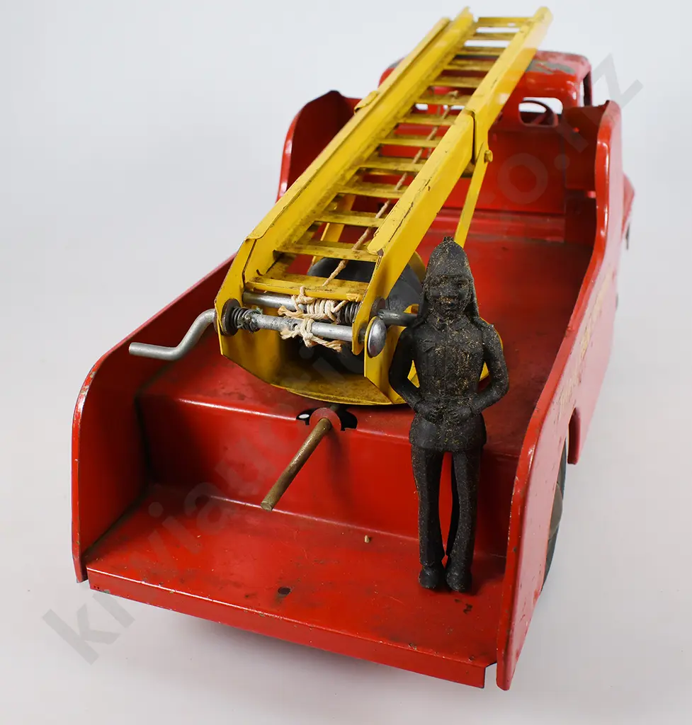 TRI-ANG THAMES TRADER FIRE ENGINE Image 1++
