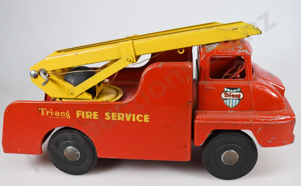 TRI-ANG THAMES TRADER FIRE ENGINE Image 1++