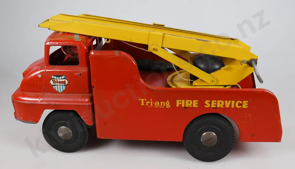 TRI-ANG THAMES TRADER FIRE ENGINE Image 1++