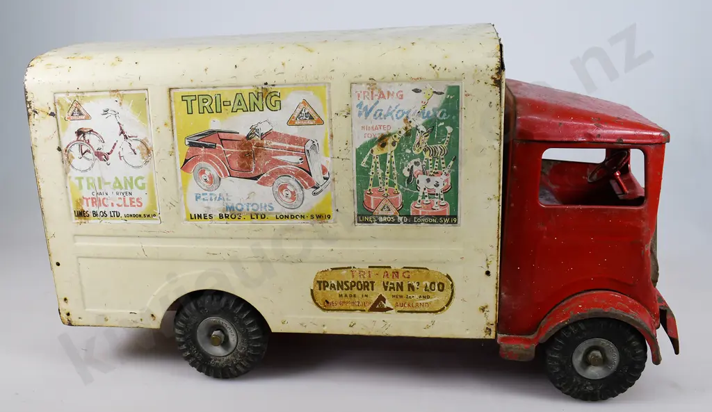 TRI-ANG TRANSPORT VAN No. 200 Image 1++
