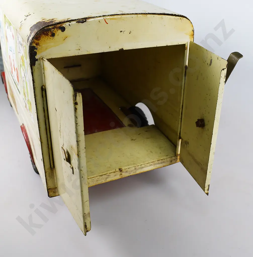 TRI-ANG TRANSPORT VAN No. 200 Image 1++