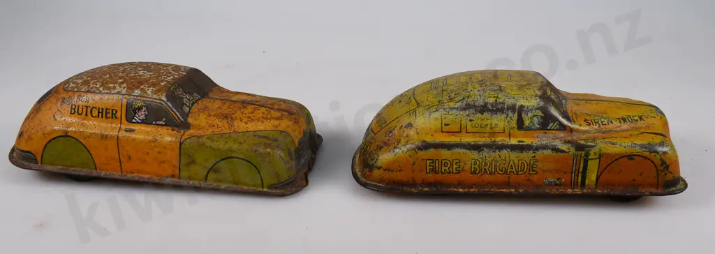 LINCOLN TOYS CLOCKWORK BUTCHER/FIRE DEPT Image 1++