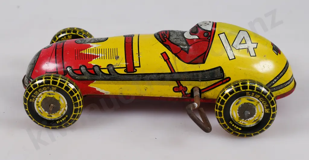 LINCOLN TOYS CLOCKWORK RACING CAR Image 1++