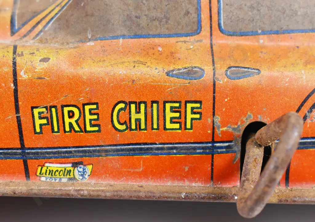 LINCOLN TOYS CLOCKWORK POLICE/FIRE CHIEF Image 1++