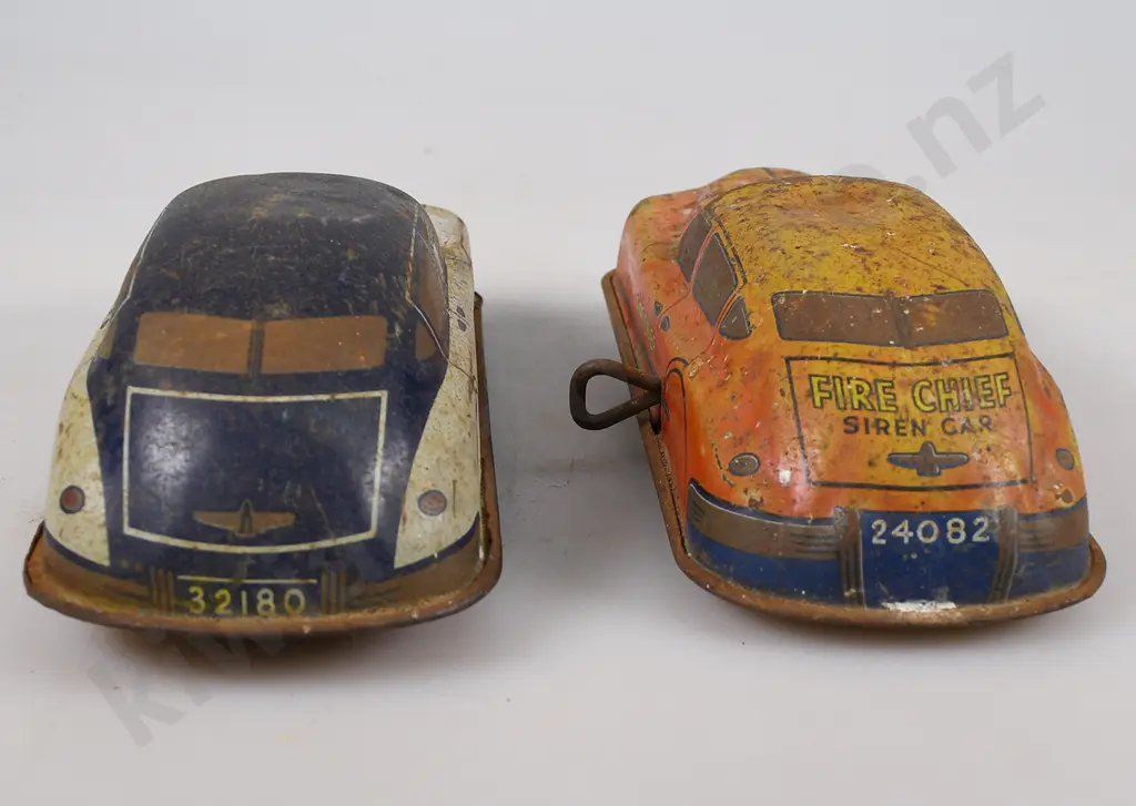 LINCOLN TOYS CLOCKWORK POLICE/FIRE CHIEF Image 1++