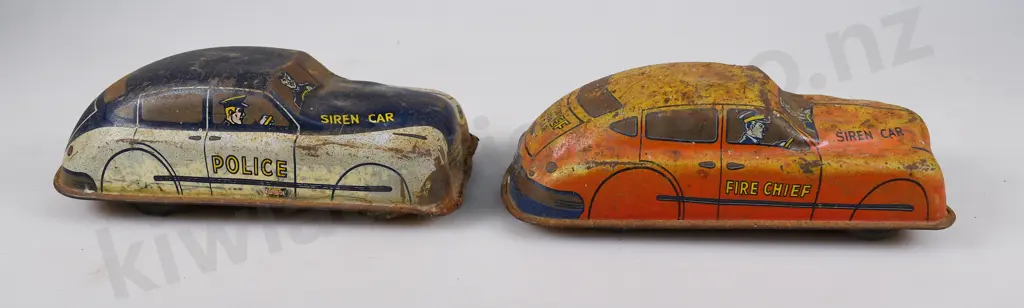 LINCOLN TOYS CLOCKWORK POLICE/FIRE CHIEF Image 1++