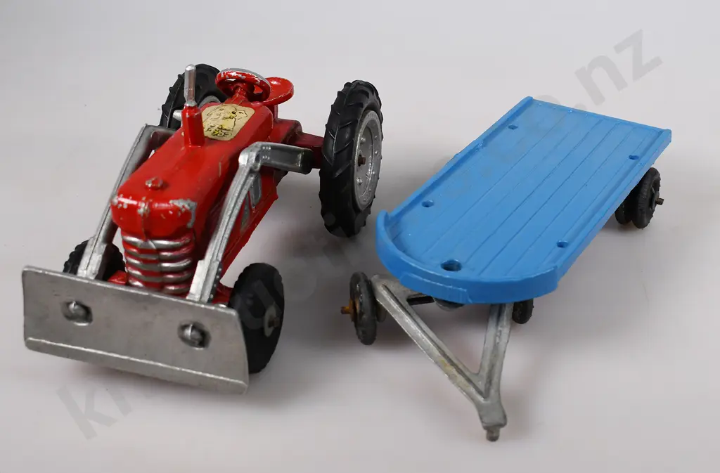 MACKENZIE & BANNISTER TRACTOR & TRAILER Image 1++