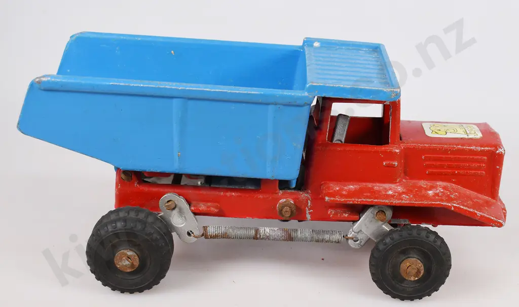 MACKENZIE & BANNISTER TIP TRUCK Image 1++