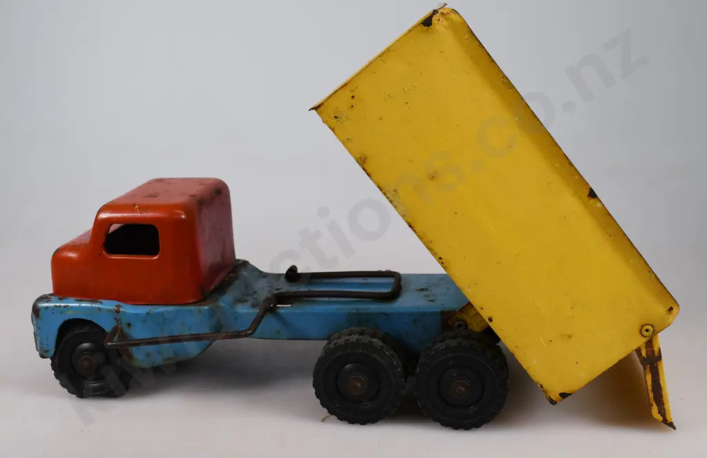 TARGET TOYS TIP TRUCK Image 1++