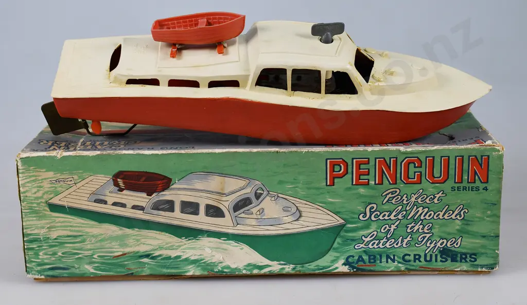 PENGUIN LONG RANGE CLOCKWORK CABIN CRUISER Image 1++