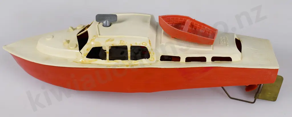 PENGUIN LONG RANGE CLOCKWORK CABIN CRUISER Image 1++