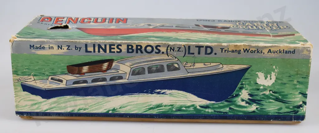 PENGUIN LONG RANGE CLOCKWORK CABIN CRUISER Image 1++