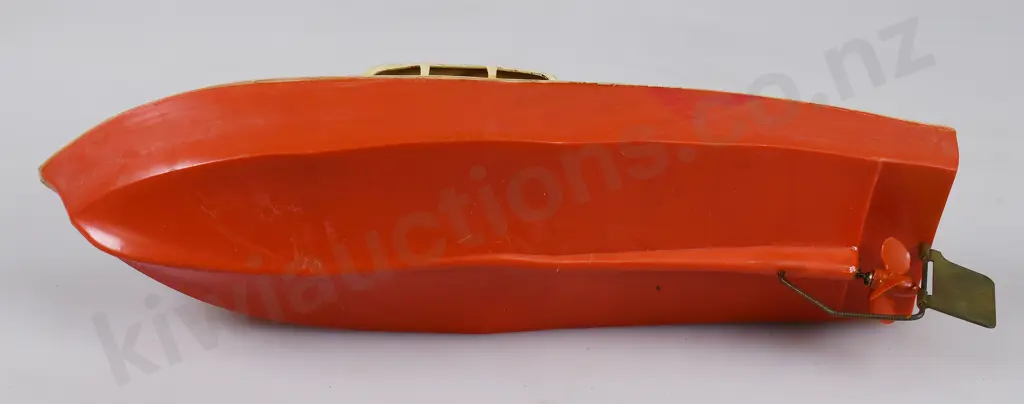 PENGUIN LONG RANGE CLOCKWORK CABIN CRUISER Image 1++