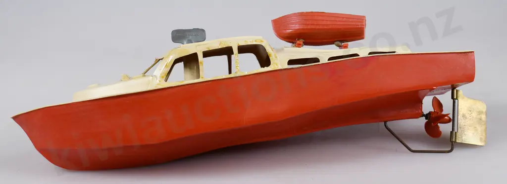 PENGUIN LONG RANGE CLOCKWORK CABIN CRUISER Image 1++