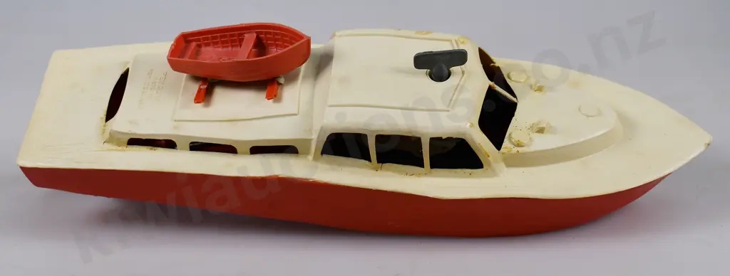 PENGUIN LONG RANGE CLOCKWORK CABIN CRUISER Image 1++