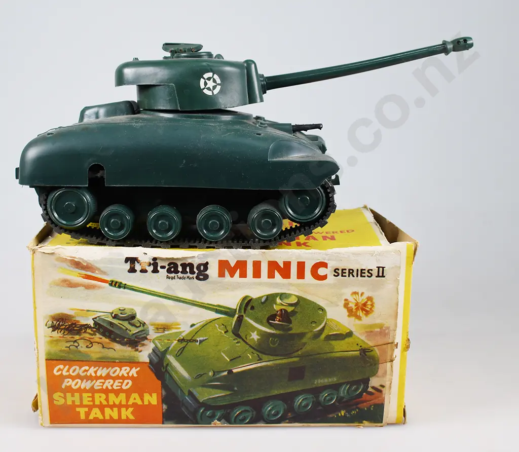 TRI-ANG BOXED MINIC SERIES 2 CLOCKWORK POWERED SHERMAN TANK Image 1++