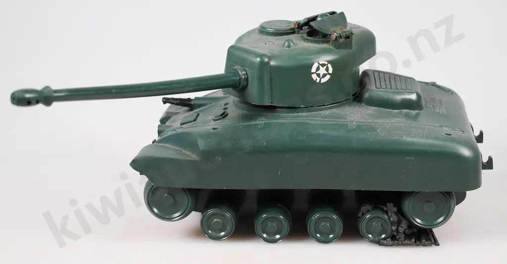 TRI-ANG BOXED MINIC SERIES 2 CLOCKWORK POWERED SHERMAN TANK Image 1++