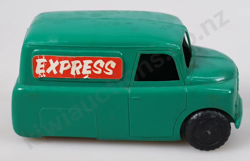 TRI-ANG MINIC DELIVERY VAN BOXED Image 1++