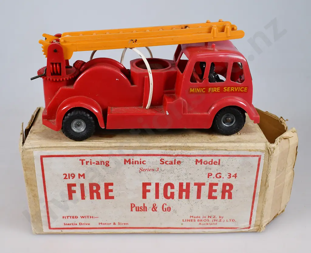 TRIANG MINIC FIRE FIGHTER Image 1++