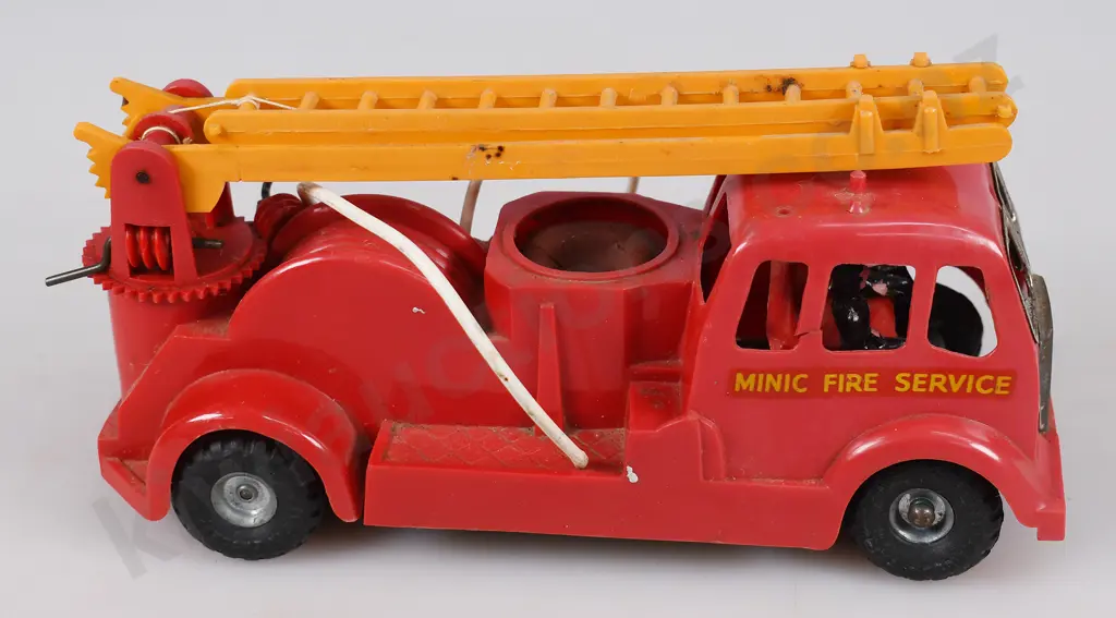 TRIANG MINIC FIRE FIGHTER Image 1++