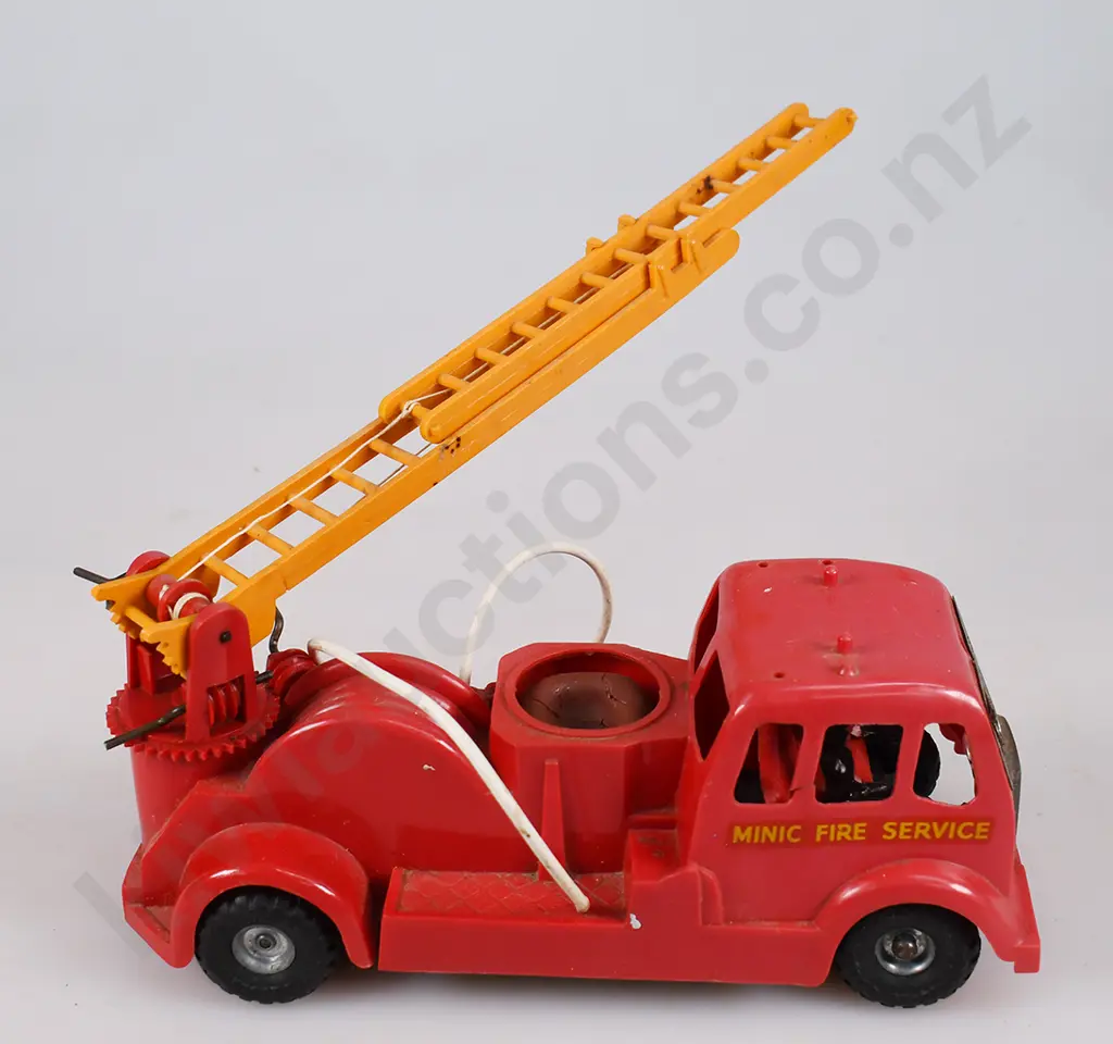 TRIANG MINIC FIRE FIGHTER Image 1++