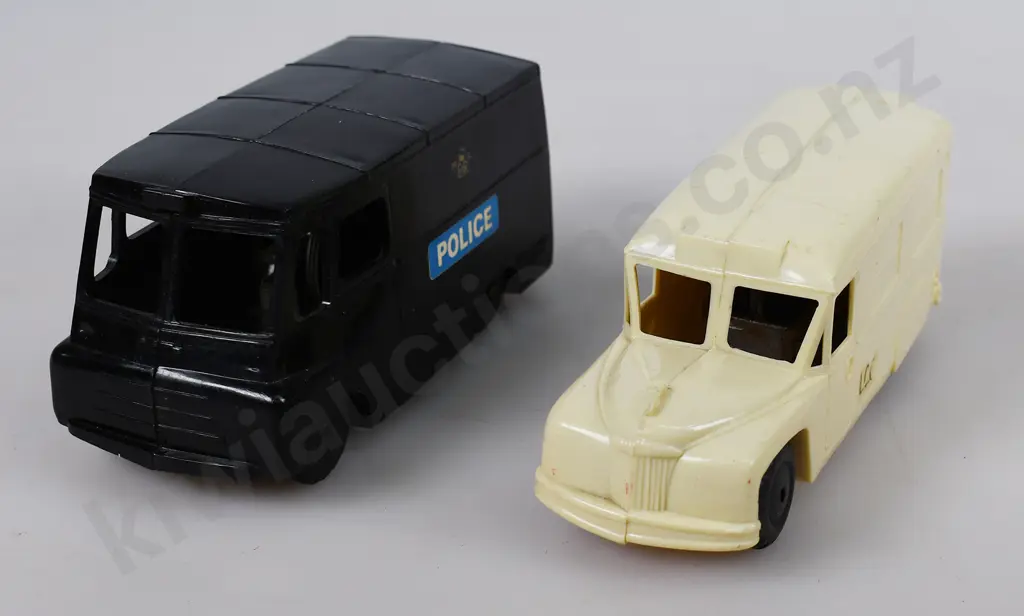 TRI-ANG MINIC POLICE CAR & AMBULANCE Image 1++