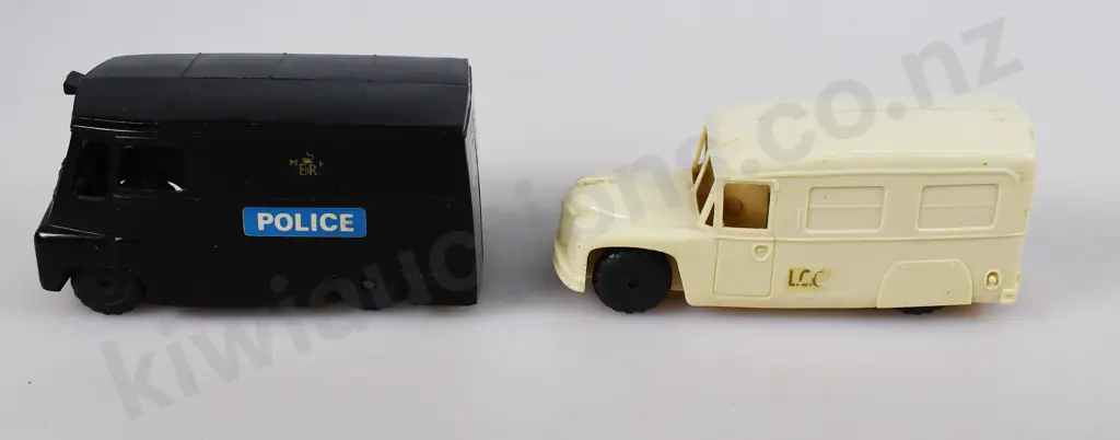 TRI-ANG MINIC POLICE CAR & AMBULANCE Image 1++