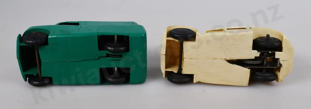 TRI-ANG MINIC DELIVERY VAN & TAXI Image 1++