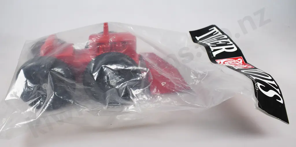 TIGER TOYS TRACTOR WITH SCOOP Image 1++