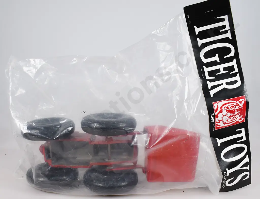 TIGER TOYS TRACTOR WITH SCOOP Image 1++