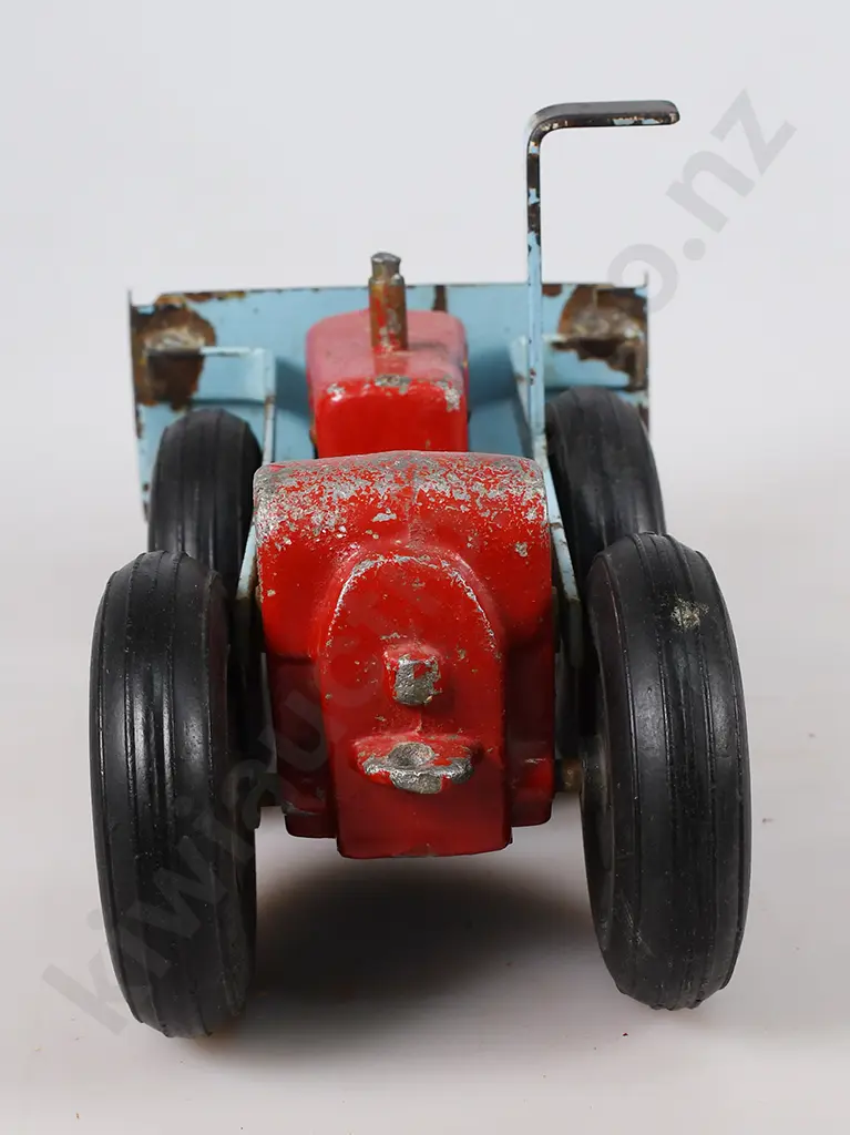 TIGER TOYS TRACTOR WITH FRONT SCOOP Image 1++