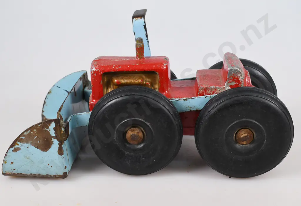 TIGER TOYS TRACTOR WITH FRONT SCOOP Image 1++