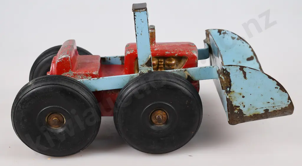 TIGER TOYS TRACTOR WITH FRONT SCOOP Image 1++