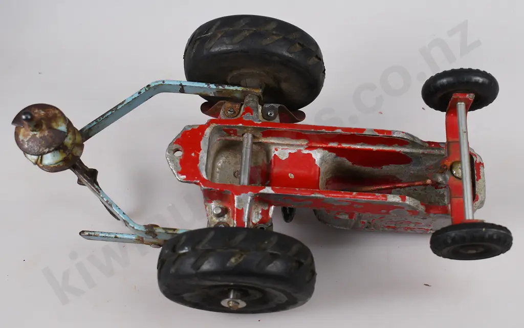 TIGER TOYS TRACTOR WITH BACK POST HOLE DIGGER Image 1++