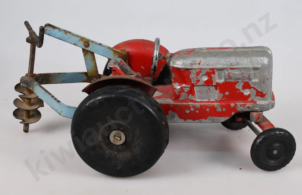 TIGER TOYS TRACTOR WITH BACK POST HOLE DIGGER Image 1++