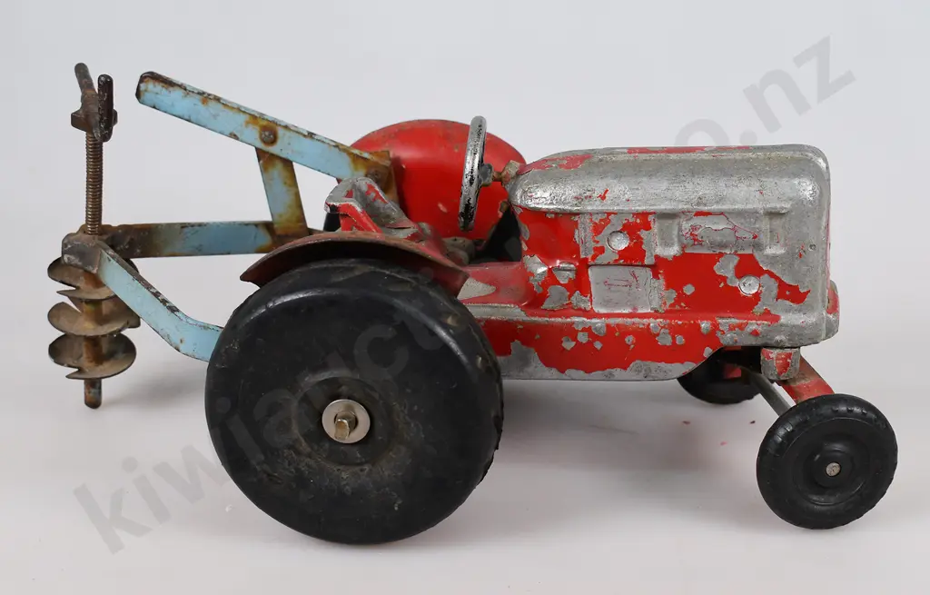 TIGER TOYS TRACTOR WITH BACK POST HOLE DIGGER Image 1++