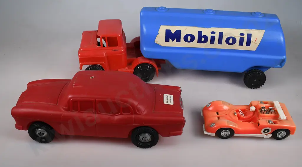 LINCOLN NZ ASSOCCIATED PLASTIC TOYS Image 1++