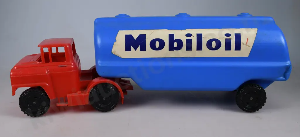 LINCOLN NZ ASSOCCIATED PLASTIC TOYS Image 1++